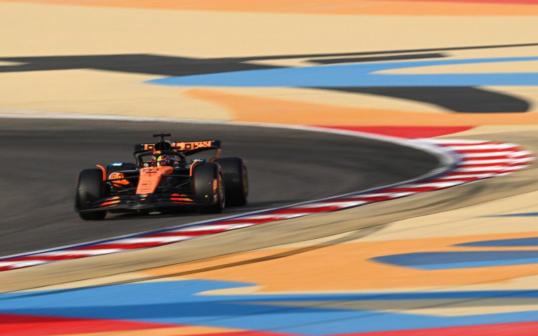 Los McLaren al frente de los libres 3 de Baréin