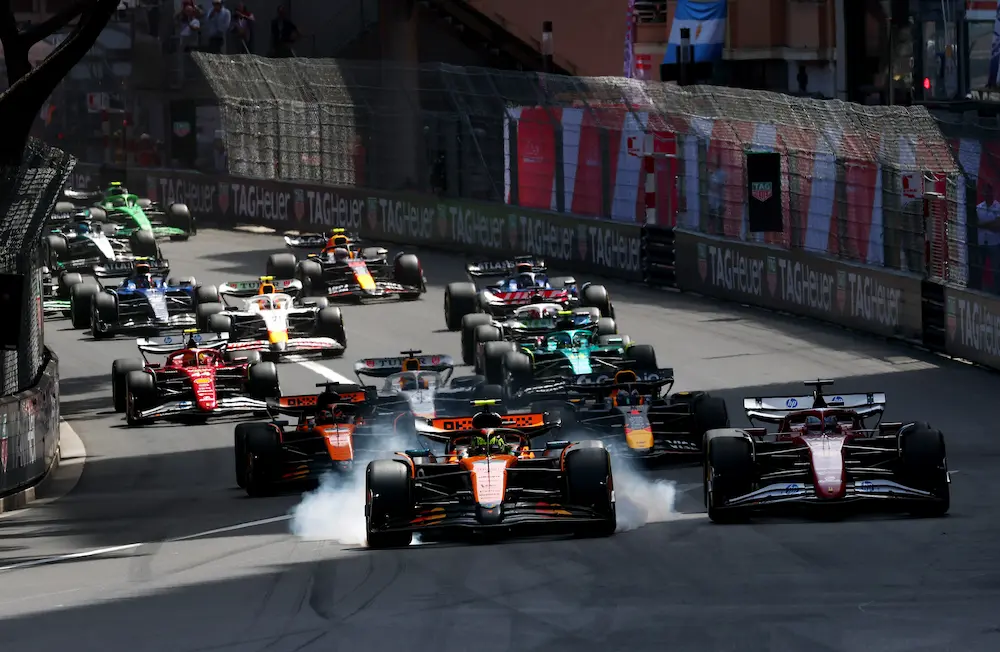 Norris brilla en Mónaco ante un combativo Leclerc, Alonso retirado tras un problema en su motor